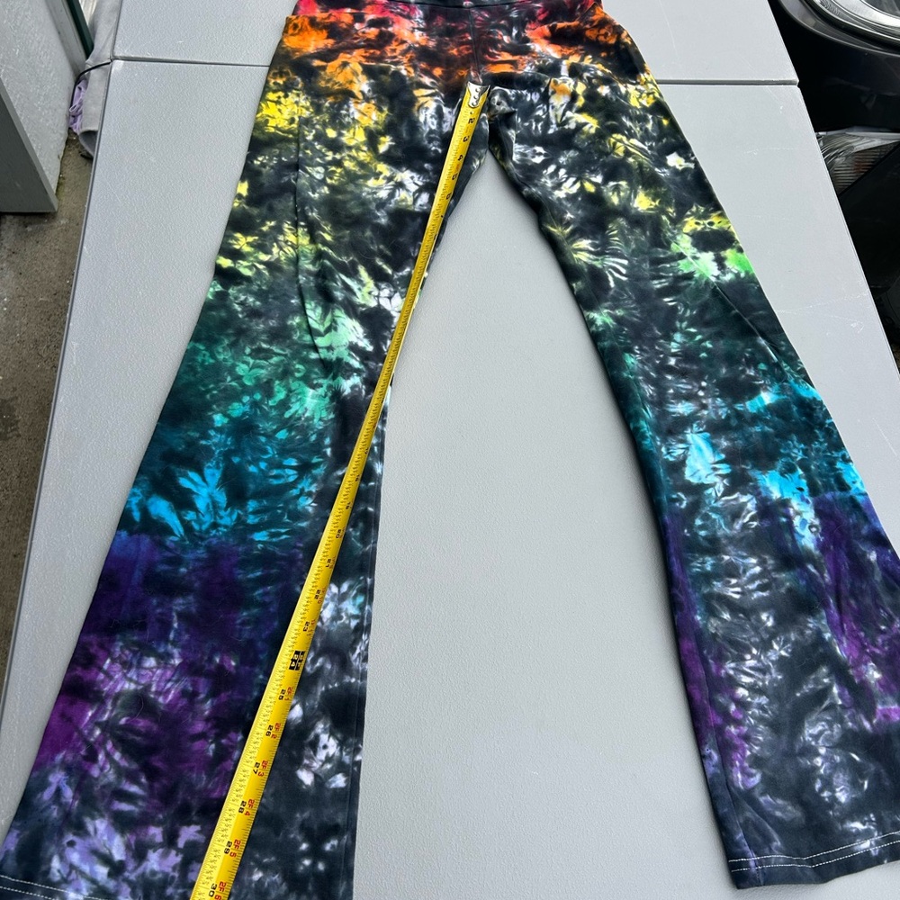 American Apparel Red and Black Tie-Dye Leggings - Picture 3 of 8